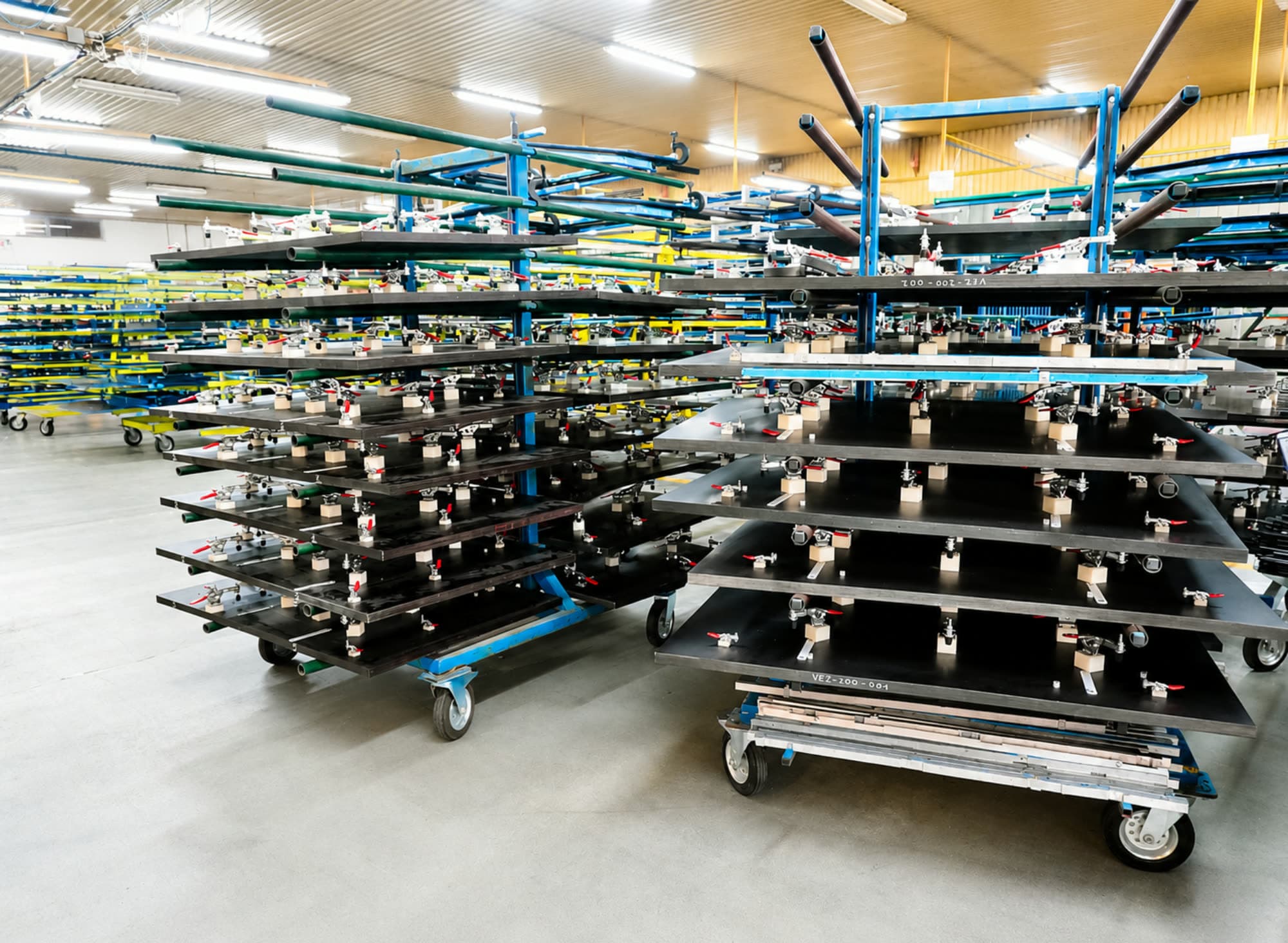 Transport racks of window frames running the length of the KÖNIG production hall